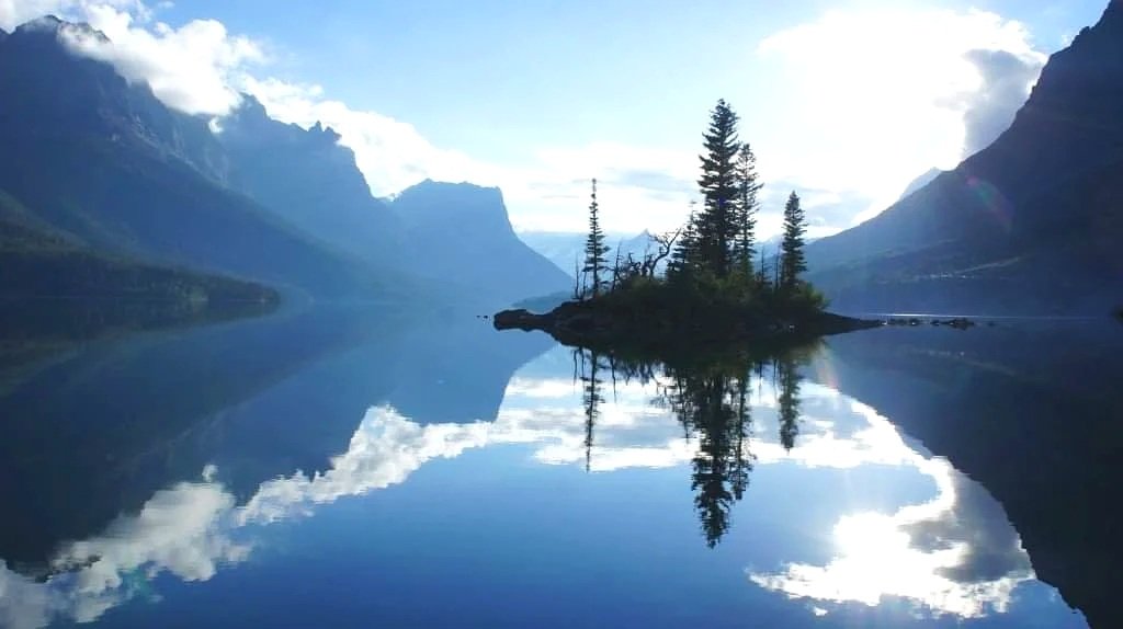 Views along Royal Canadian Rockies